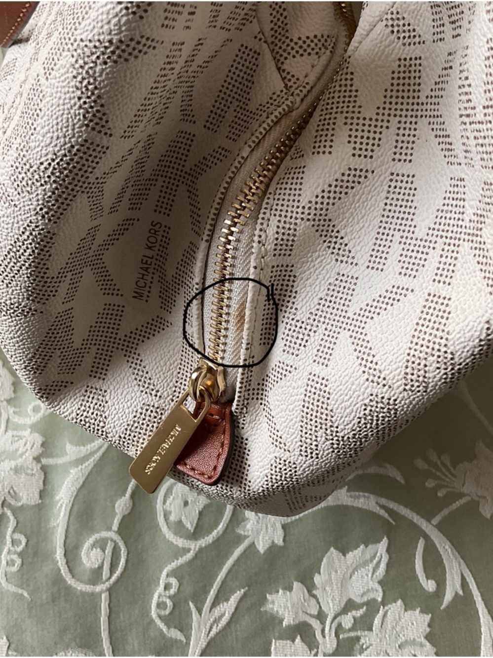 Michael Kors Beige/White Logo Shoulder Hobo with Gold Hardware - Picture 3 of 16